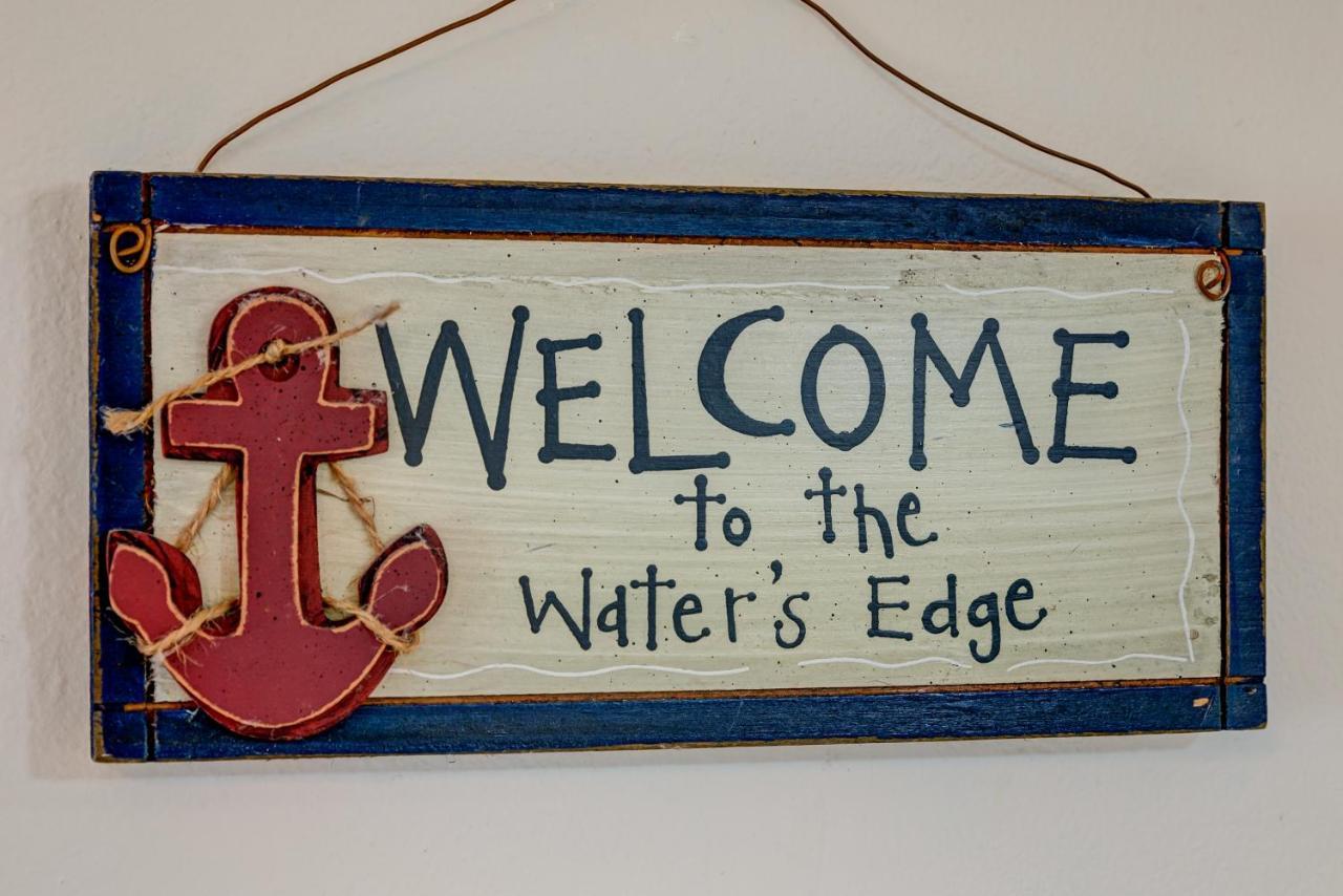 Waters Edge - Private Dock! Only Two Blocks From The Bay Or The Gulf! Plenty Of Parking For Cars Or Boats Home جزيرة دوفين المظهر الخارجي الصورة