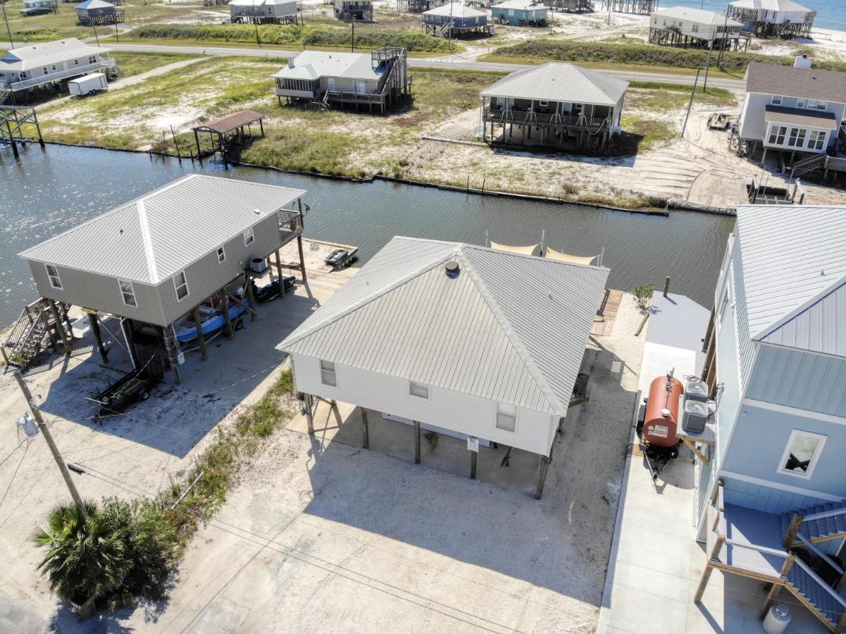 Waters Edge - Private Dock! Only Two Blocks From The Bay Or The Gulf! Plenty Of Parking For Cars Or Boats Home جزيرة دوفين المظهر الخارجي الصورة