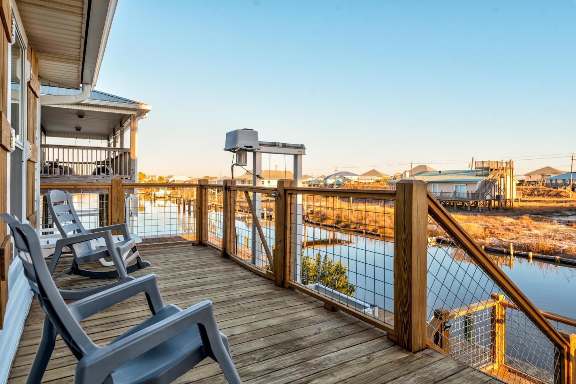 Waters Edge - Private Dock! Only Two Blocks From The Bay Or The Gulf! Plenty Of Parking For Cars Or Boats Home جزيرة دوفين المظهر الخارجي الصورة